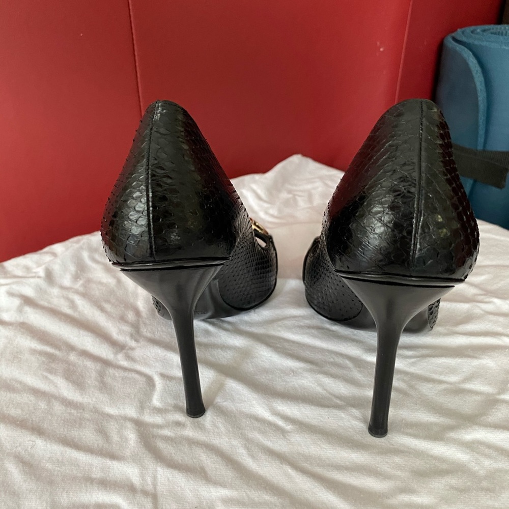 Gucci Black Python Snakeskin Pumps - image 5